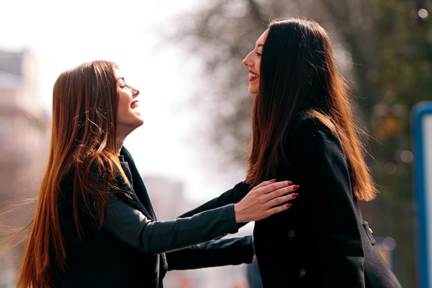 El mundo en español - GESTOS AL SALUDAR